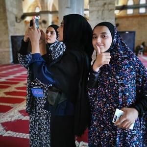 Meet your Posher, Ma'kh